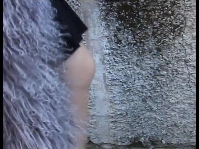 Galaxy Orgy: Oogverblindende brunette in sexy netkousen en grote borsten pronkt en...
