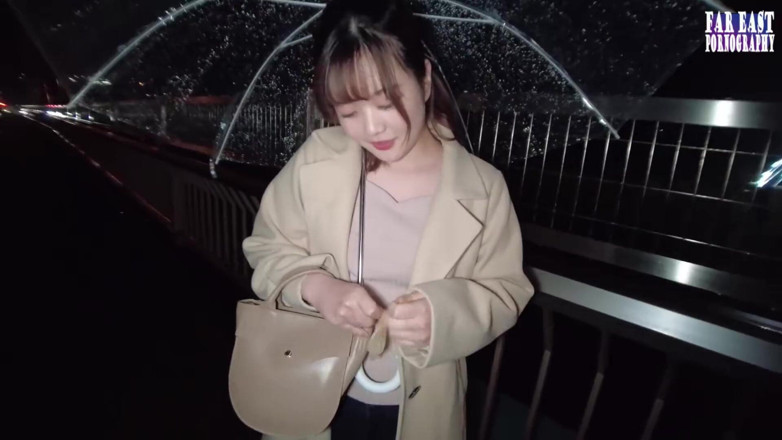 Far East pornography: Prezerwatywa-gulp Wędruj jako śmiała młoda piękność spuszcza każdą ciepłą kroplę na...