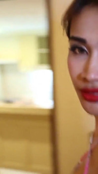 Ladyboystar - ateşli Taylandlı bir bayanın vücudunu yavaşça keşfediyor