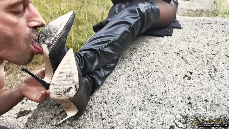 Goddess Lena: 吮吸我的OTK靴子！