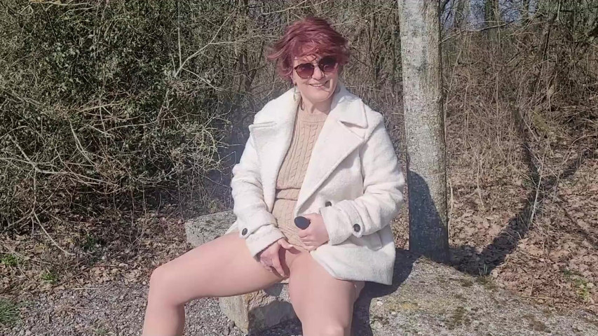 Pussy Juice in Spring (Popp Sylvie)