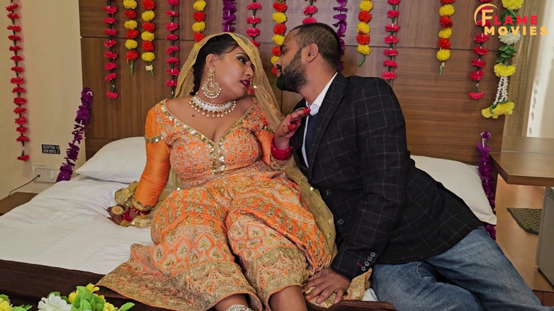 DesiHeat Studio: Razia la bhabhi se fait baiser sa chatte étroite et vierge...