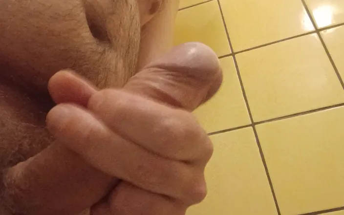 Ed Eden: Closeup Bathroom