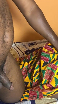 Adik tiri di atas katil saya memakai seluar dalam sahaja (buatan sendiri Afrika)