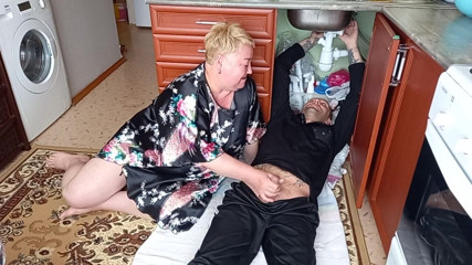 Zona901: Ehefrau betrügt mit einem klempner, fickt und lutscht seinen schwanz