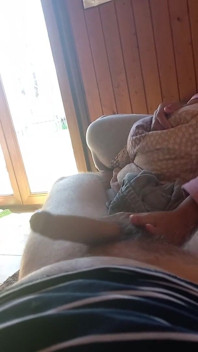 Usikan tangan dengan orgasme - handjob sofa cepat sebelum saya pergi - Fast Stroking & Ball Play sudut pandangan pertama