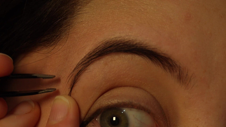 AmayaMori: Ich werde meine Augenbrauen extra aus nächster Nähe mit einem...