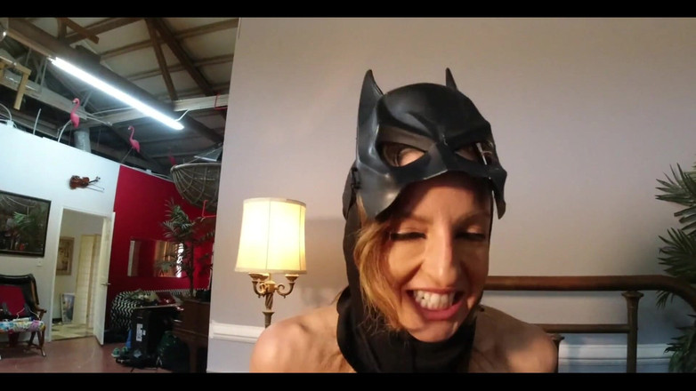 Lora Cross: ケニーのシミュレートされたバットガールフェラチオ