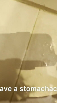 Ich masturbiere im badezimmer meiner nachbarin, ohne dass sie es notiert