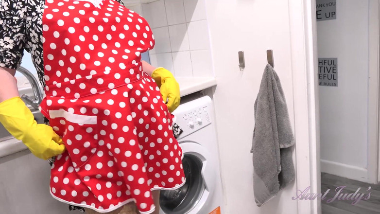 Aunt Judy's: Auntjudys - büyük memeli olgun karın Chantelle Blue'yu mutfakta sikiyor (pov)