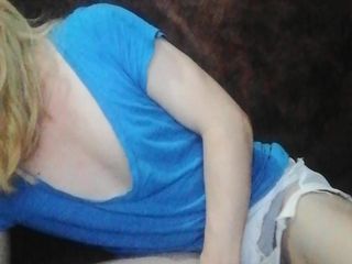 Reynaldo6: 女の子はいつも部屋の中にいるのに、まだパパのことを考えています