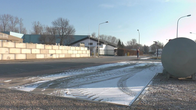 Old & Young: Teenie Jager loví hot teenky pro Divoké venkovní šukání