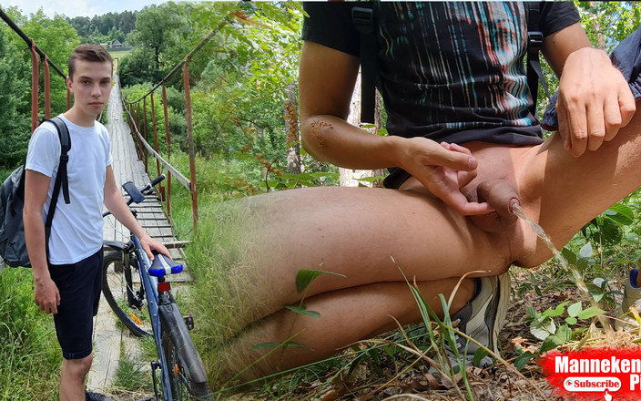 Manneken pis: Ich pinkel, nackt im wald sitzen und dann gehe ich