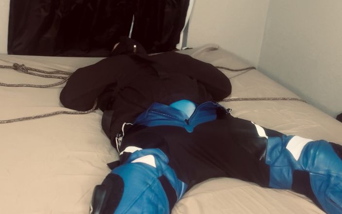 GearJock69: 자지를 빨고 따먹히는 발정난 창녀