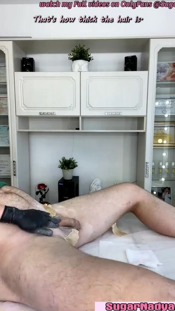 SugarNadya: SugarNadya depilatories capelli su un grosso cazzo arrapato
