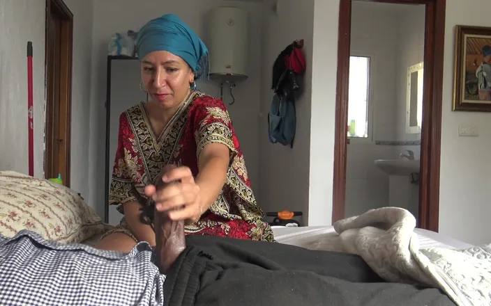 Souzan Halabi: Cleaning Cheats with Black Tourist in Hotel in Istanbul