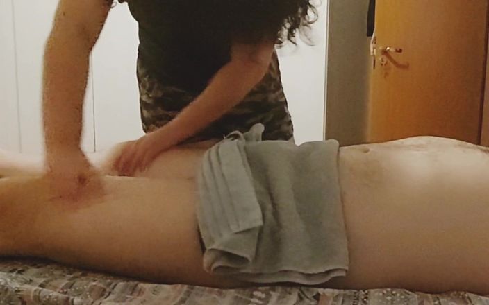 Couple desire 69: Erotic massage with an amazing handjob