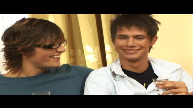 Boys boyz: Hot Twink Threesome: 3 Guys Ravaging in Living Room Raw!