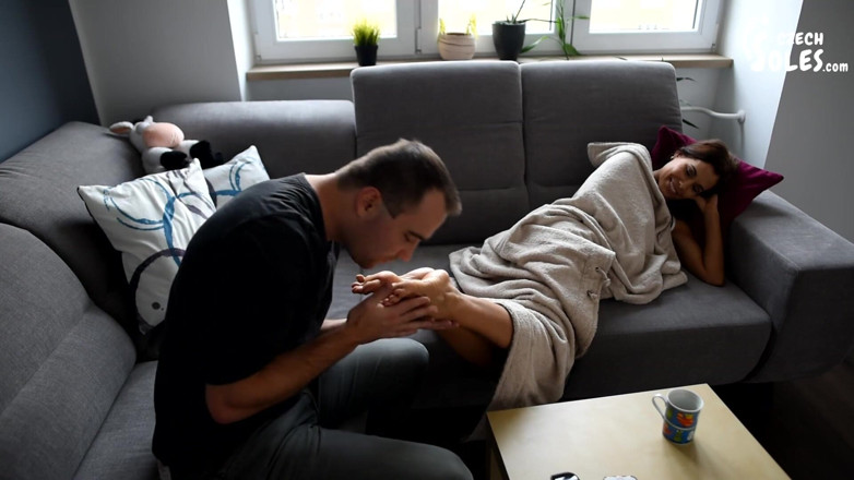 Czech Soles - foot fetish content: Wielbienie łukowych stóp Satyna