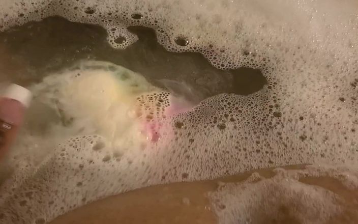 Josie4yourpleasure: Splish Splash caliente mamá tomando un baño