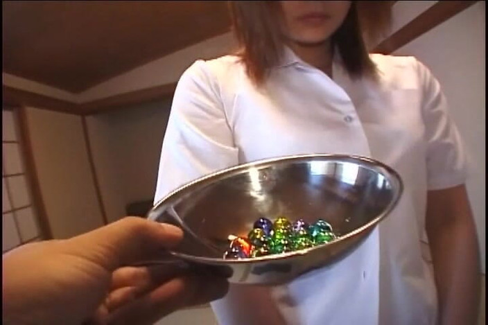 Japan Babe: 見事なホットな日本人ベイブが彼女の毛むくじゃらのマンコを犯す