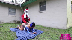 Hood Hunnies: Санта спорожнює свій мішок у хо хо хо