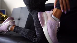 पैरों से चुदाई और चुसाई बुत.. पैरों पर वीर्य