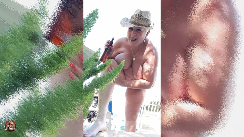 Uk Joolz: Applicazione di lozione solare nuda