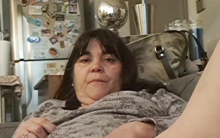 Mommy big hairy pussy: Eine MILF mag Bananen. Wir geben ihnen den Daumen nach...