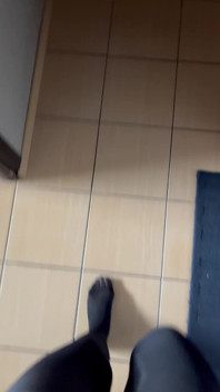 POV: Chůze v černých punčochách