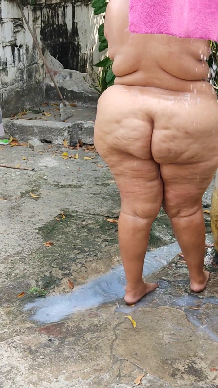 Gordita Culo Rico: My Stepson Spies on Me While I Bathe in the...