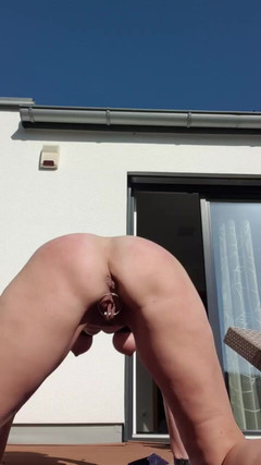 JulieEroticDress: Greutăți pe labii pentru extensie