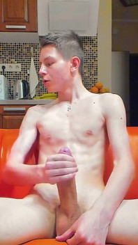 I Watch Porn Again That Makes Me Wet and Cum