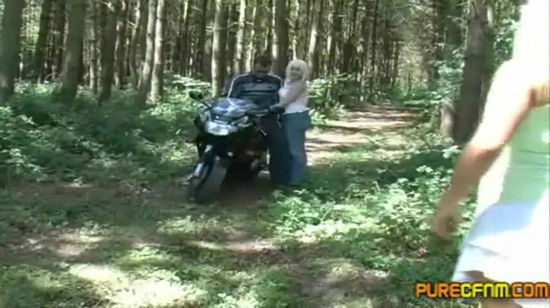 Pure CFNM: La bosse du motard