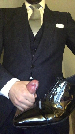 Master Shiny Shoes: Ketua Pegawai Eksekutif menajamkan