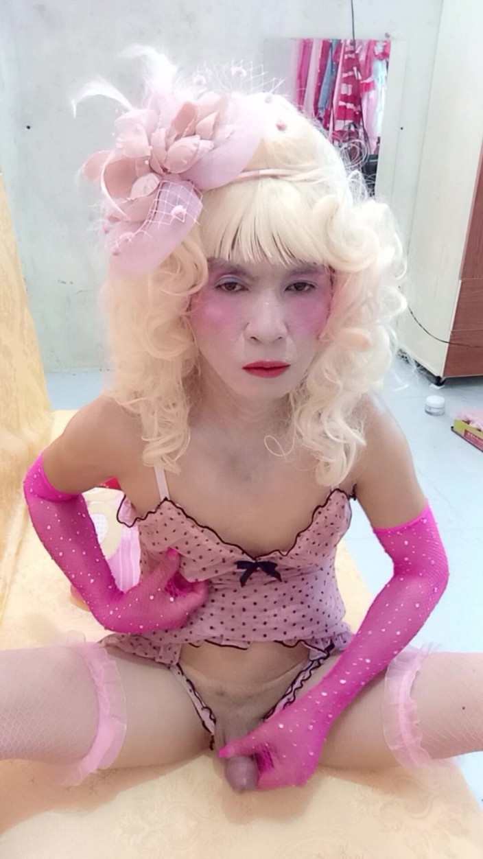 nguyen dang thien tri: Transgender Wearing Sexy Clothes Playing Anal Happily to the Top