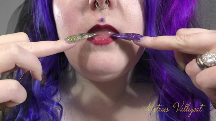 Mxtress Valleycat: lip and nail tease
