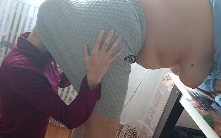 Lesbian-illusion: Wir wechseln uns abwechselnd für eine beförderung den arsch unseres...