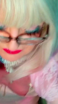 Barbie Trans Girl khel rahi hai