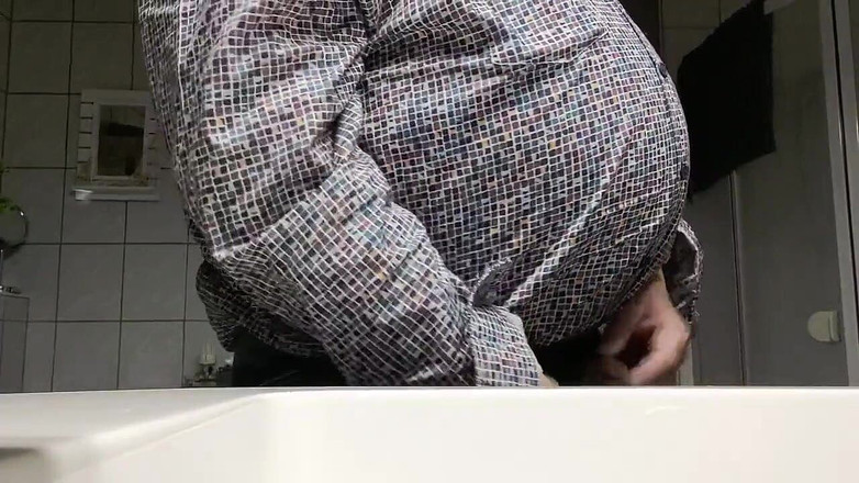 Karlchengeil: 小便，小便，小便！