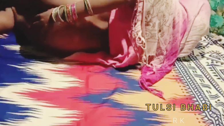 Tulsibhabhi: Indisk Desi Bhabhi i olika stilar - het Bhabhis sex