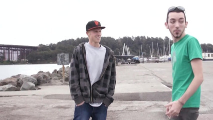 SEXUAL SIN GAY: Pria mesum ini lagi asik nyepong kontol temannya di dalam...