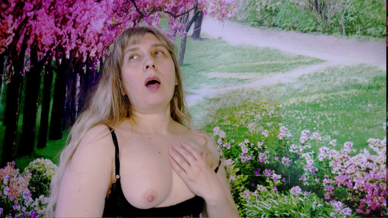 Nicolette69w: Dia melancapnya bermain dengan a sehingga dia mengalami orgasme
