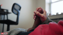 TattedBootyAb: Sexy svalnatý hřebec honí velký veiny péro, dokud se nevystříká