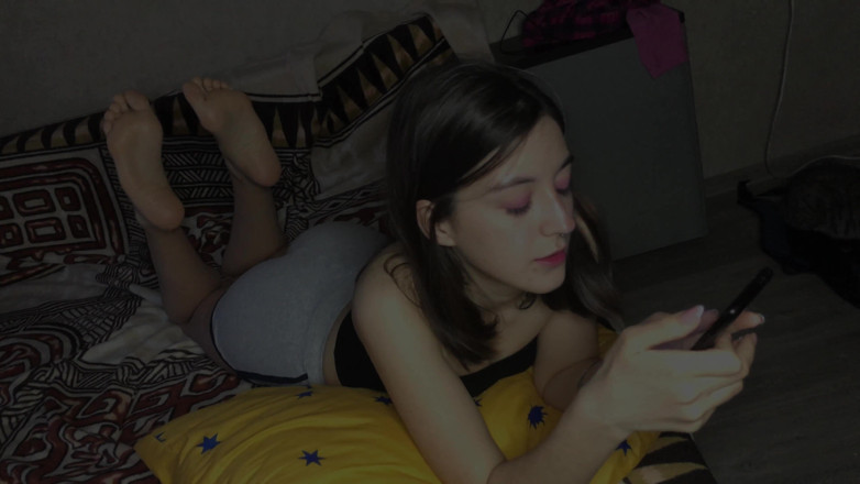 Sugary Kitty: Трах в рот симпатичной студентки в общежитии с красивыми подошвами