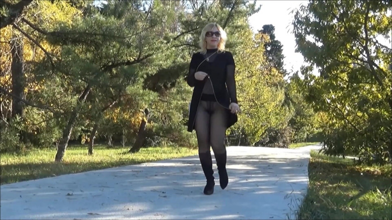 RedRoseRus: Flashing -walk in stocking