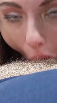 Pov lagi asik nyepong kontol sampai pusing