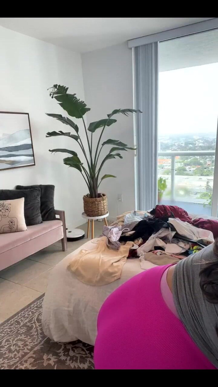 Dani Valentina: Ти пропустив моє шоу сперми раніше?