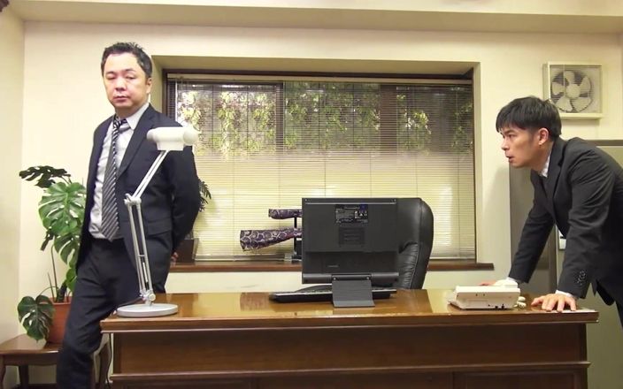JAPAN IN LOVE: Docela asijská scéna-1_hairy japonská brunetka miluje šukání v kanceláři