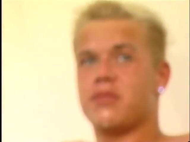 Mans art: Sarışın Çek twink arkadaşını zevkle sikiyor